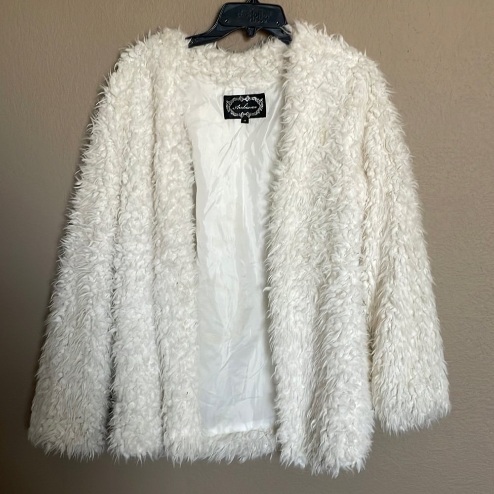 Faux fur white jacket long sleeve